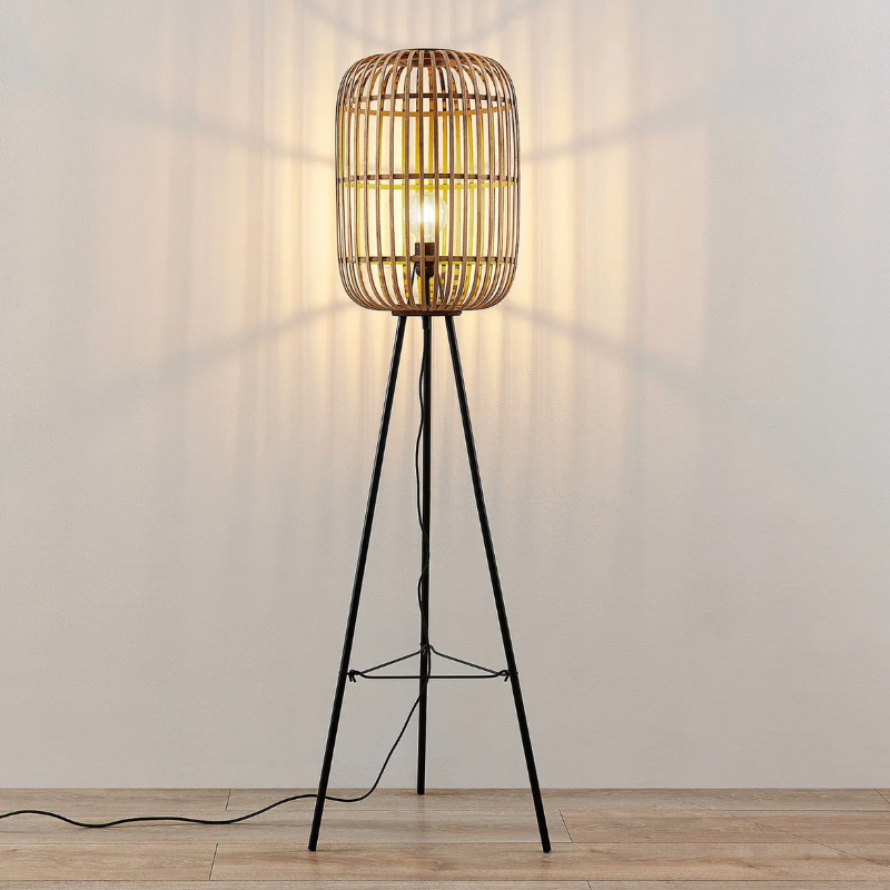 LAMPADAIRE EN ROTIN PIEDS NOIRS